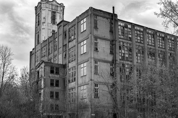 The former Victory Specialty Packaging Co. mill has been vacant since that company ceased operation in 2000. A series of developers have proposed turning the complex into apartments but have been unable to attract enough support from investors. Joan K. Lentini photo The former Victory Specialty Packaging Co. mill has been vacant since that company ceased operation in 2000. A series of developers have proposed turning the complex into apartments but have been unable to attract enough support from investors. Joan K. Lentini photo