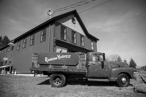 Columbia County market blends co-op, consignment models