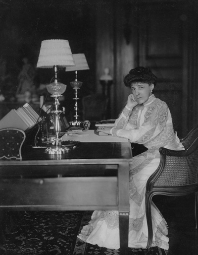 Edith Wharton moves from high society to trench warfare